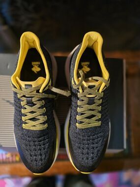 Rabbit Dream Chaser Mens 11.5 Blazing Yellow Running Knit Trainer NIB
